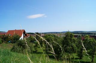 Blick vom Bauplatz aus nach Osten über Weißbach